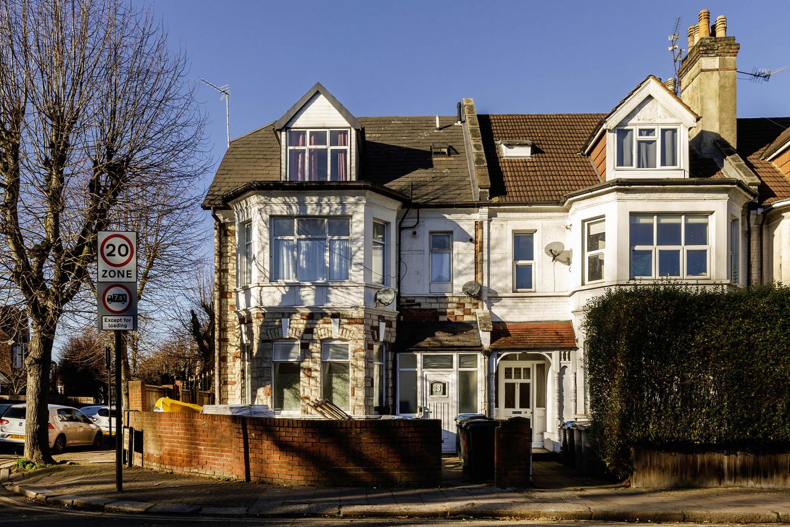 Spacious Apartment Walm lane, Willesden Green